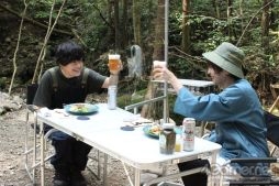 画像ギャラリー No.023のサムネイル画像 / 「あんスタ！！」配信番組「CAFE CINNAMON ニキズキッチン」第11回収録現場に潜入レポート。7珍味があんさんぶるしたシークカバブをつくる