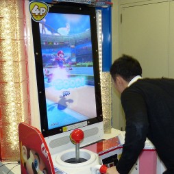 画像ギャラリー No.010のサムネイル画像 / 全身を使って楽しめる体感競技ゲーム「マリオ&ソニック AT リオオリンピック アーケードゲーム」。本日開始のロケテストに先駆けたプレイレポートを掲載