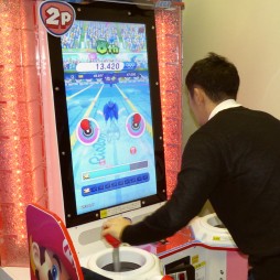 画像ギャラリー No.013のサムネイル画像 / 全身を使って楽しめる体感競技ゲーム「マリオ&ソニック AT リオオリンピック アーケードゲーム」。本日開始のロケテストに先駆けたプレイレポートを掲載