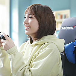 画像ギャラリー No.004のサムネイル画像 / 本田 翼さん監修によるAKRacingのゲーマー向けチェアが販売中。落ち着いた雰囲気の部屋にも合う，爽やかなカラーリングが魅力【PR】