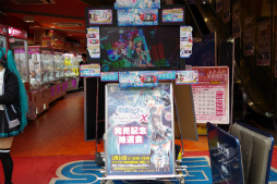 画像ギャラリー No.001のサムネイル画像 / 「初音ミク -Project DIVA- X」の発売記念イベントが開催。林 誠司氏＆大坪鉄弥氏への合同インタビューと合わせてレポート
