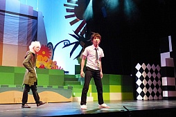 画像ギャラリー No.003のサムネイル画像 / 舞台公演「スーパーダンガンロンパ2 THE STAGE〜さよなら絶望学園〜」のゲネプロをレポート。原作に忠実なキャラクターや演出，そしてモノクマのハジけぶりを大いに楽しもう