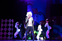 画像ギャラリー No.008のサムネイル画像 / 舞台公演「スーパーダンガンロンパ2 THE STAGE〜さよなら絶望学園〜」のゲネプロをレポート。原作に忠実なキャラクターや演出，そしてモノクマのハジけぶりを大いに楽しもう