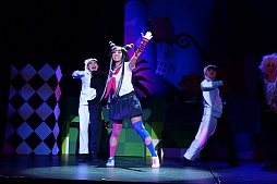 画像ギャラリー No.011のサムネイル画像 / 舞台公演「スーパーダンガンロンパ2 THE STAGE〜さよなら絶望学園〜」のゲネプロをレポート。原作に忠実なキャラクターや演出，そしてモノクマのハジけぶりを大いに楽しもう