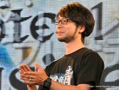 画像ギャラリー No.005のサムネイル画像 / グリーのスマホ向け新作RPG「追憶の青」発表会に，中島美嘉さんがゾンビになって登場。開発陣によるトークも行われたイベントをレポート