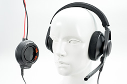 画像ギャラリー No.002のサムネイル画像 / HW短評：Plantronics「RIG Surround」（1）ヘッドセットの巨人によるゲーマー向けモデルの外観をチェック