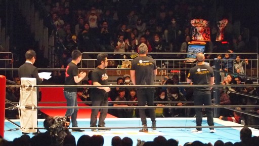 画像ギャラリー No.010のサムネイル画像 / 「鉄拳7FR」×新日コラボが発表された「大プロレス祭り2017」レポート。オカダ・カズチカ選手のコスチュームを纏い，キングが「レインメーカー」を繰り出す