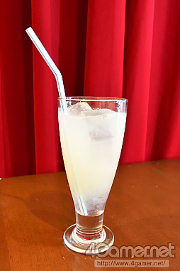 画像ギャラリー No.011のサムネイル画像 / 「セガコラボカフェ池袋 バンドやろうぜ！」が4月7日から期間限定でオープン。小林正典さんも登場したレセプションの模様をレポート