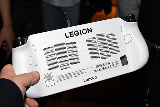 画像ギャラリー No.003のサムネイル画像 / 携帯型ゲームPC「Legion Go」の新製品やRTX 50＆Core Ultra 200HX搭載ゲームノートPCをLenovoが展示