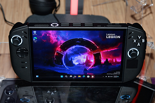 画像ギャラリー No.004のサムネイル画像 / 携帯型ゲームPC「Legion Go」の新製品やRTX 50＆Core Ultra 200HX搭載ゲームノートPCをLenovoが展示