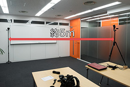 画像ギャラリー No.006のサムネイル画像 / 徳岡正肇の これをやるしかない！：VR空間内を歩き回れる夢のシステム「HTC Vive」が持つ可能性と課題について考える