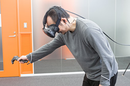 画像ギャラリー No.037のサムネイル画像 / 徳岡正肇の これをやるしかない！：VR空間内を歩き回れる夢のシステム「HTC Vive」が持つ可能性と課題について考える