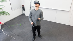 画像ギャラリー No.062のサムネイル画像 / 徳岡正肇の これをやるしかない！：VR空間内を歩き回れる夢のシステム「HTC Vive」が持つ可能性と課題について考える