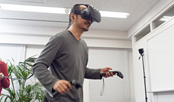 画像ギャラリー No.071のサムネイル画像 / 徳岡正肇の これをやるしかない！：VR空間内を歩き回れる夢のシステム「HTC Vive」が持つ可能性と課題について考える