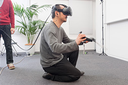 画像ギャラリー No.073のサムネイル画像 / 徳岡正肇の これをやるしかない！：VR空間内を歩き回れる夢のシステム「HTC Vive」が持つ可能性と課題について考える