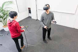 画像ギャラリー No.077のサムネイル画像 / 徳岡正肇の これをやるしかない！：VR空間内を歩き回れる夢のシステム「HTC Vive」が持つ可能性と課題について考える