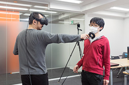 画像ギャラリー No.080のサムネイル画像 / 徳岡正肇の これをやるしかない！：VR空間内を歩き回れる夢のシステム「HTC Vive」が持つ可能性と課題について考える