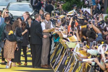 画像ギャラリー No.007のサムネイル画像 / ピカチュウのイエローが新宿を埋め尽くした，映画「名探偵ピカチュウ」ワールドプレミアレポート。渡辺 謙さんら豪華キャスト陣も集結