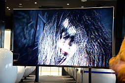 画像ギャラリー No.013のサムネイル画像 / 「バイオハザード7」と「コニカミノルタ VirtuaLink in DiverCity Tokyo Plaza」のコラボを記念したイベントをレポート。タレントのてんちむさんが登場したほか，開発スタッフのトークも