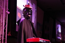 画像ギャラリー No.004のサムネイル画像 / 「ボコスカウォーズII」の発売記念イベントが開催。前作の発売から33年間シリーズを支えてきた人達に，監督のラショウ氏が感謝を示した