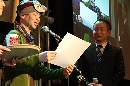 画像ギャラリー No.012のサムネイル画像 / 「ボコスカウォーズII」の発売記念イベントが開催。前作の発売から33年間シリーズを支えてきた人達に，監督のラショウ氏が感謝を示した