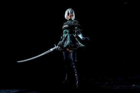 画像ギャラリー No.007のサムネイル画像 / 「NieR:Automata」2Bの剣「白の契約」を再現したスマート・トイ，予約受付を本日開始。斬撃音や2Bのセリフも楽しめる