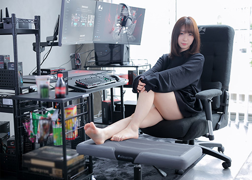 画像ギャラリー No.001のサムネイル画像 / ソファのような座り心地を謳うゲーマー向けチェアがBauhutteから
