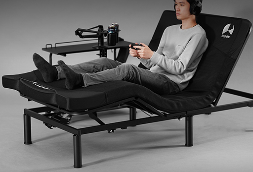 画像ギャラリー No.001のサムネイル画像 / Bauhutteからついにゲーマー向け電動ベッドが登場。もうベッドから出られなくなりそう？