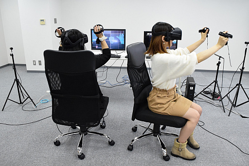 画像ギャラリー No.016のサムネイル画像 / 本日リリースのVR脱出ゲーム「エニグマスフィア〜透明球の謎」のプレイレポート。Oculus Touchによる細やかな手の動きと，協力プレイの楽しさが特徴