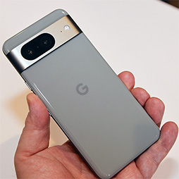 画像ギャラリー No.010のサムネイル画像 / Googleの新スマホ「Pixel 8」「Pixel 8 Pro」が10月12日に発売。従来製品から筐体サイズが小型化