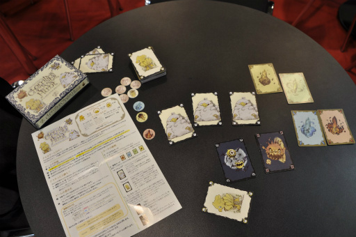 画像ギャラリー No.010のサムネイル画像 / ［SPIEL’16］新作「チョコボのクリスタルハント」を引っさげ，スクエニがSPIEL参戦。ホビージャパンと共同開発の，シンプルかつ攻撃的なカードゲーム