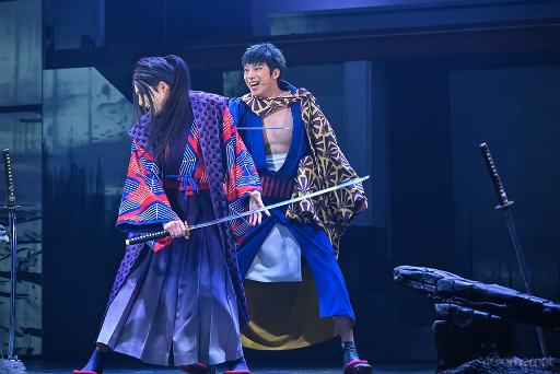 画像ギャラリー No.005のサムネイル画像 / 「MANKAI STAGE『A3!』ACT2! 〜WINTER 2024〜」ゲネプロレポート。信頼しあう劇団員たちの絆が，最高の芝居を作る新生冬組公演