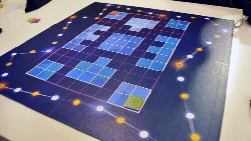 画像ギャラリー No.008のサムネイル画像 / ［SPIEL’16］QUEEN Gamesが贈る新作アブストラクトゲーム「GL&Uuml;X」試遊レポート。建築ゲームの「Monument World」も合わせて紹介