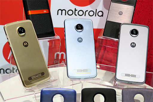画像ギャラリー No.005のサムネイル画像 / Motorola，新型SIMロックフリースマホ「Moto Z2 Play」を6月29日に国内発売。背面装着型オプション「Moto Mods」にも対応