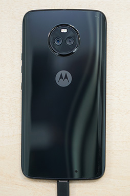 画像ギャラリー No.006のサムネイル画像 / Motorolaの新スマホ「Moto X4」＆合体ゲームパッド「Moto Gamepad」テストレポート。Moto X4は使い勝手良好なミドルクラス市場端末だ