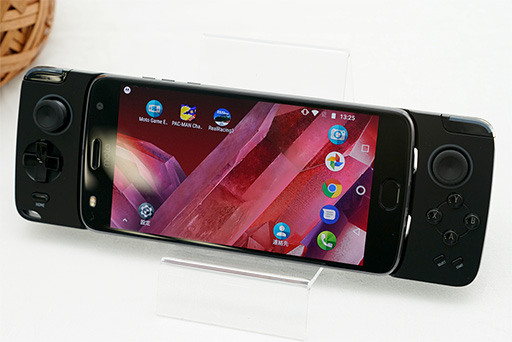画像ギャラリー No.028のサムネイル画像 / Motorolaの新スマホ「Moto X4」＆合体ゲームパッド「Moto Gamepad」テストレポート。Moto X4は使い勝手良好なミドルクラス市場端末だ