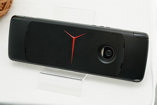 画像ギャラリー No.029のサムネイル画像 / Motorolaの新スマホ「Moto X4」＆合体ゲームパッド「Moto Gamepad」テストレポート。Moto X4は使い勝手良好なミドルクラス市場端末だ