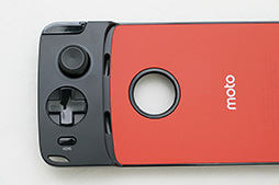 画像ギャラリー No.031のサムネイル画像 / Motorolaの新スマホ「Moto X4」＆合体ゲームパッド「Moto Gamepad」テストレポート。Moto X4は使い勝手良好なミドルクラス市場端末だ