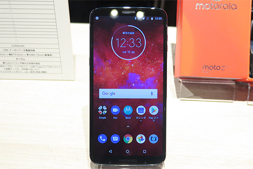 画像ギャラリー No.002のサムネイル画像 / Motorola，ミドルクラス市場向け新型スマートフォン「moto z3 play」を10月13日国内発売。6インチ級で約156gの軽さが魅力