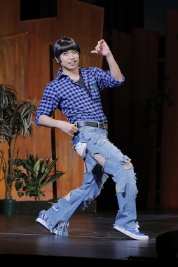 画像ギャラリー No.009のサムネイル画像 / 松野家，崩壊の危機――？　6つ子たちが本領発揮した喜劇「おそ松さん」ゲネプロ公演をレポート