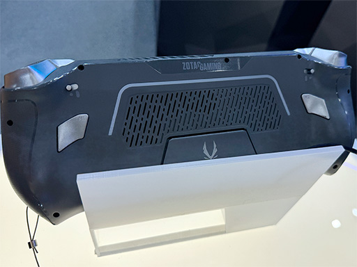 画像ギャラリー No.006のサムネイル画像 / 7型有機EL＆Ryzen 7 8840U搭載の携帯型ゲームPCをZOTACが展示。国内発売も期待できそう