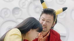 画像ギャラリー No.010のサムネイル画像 / 「ポッ拳」，浅野忠信さんがピカチュウメイクを披露するTVCMが放映開始