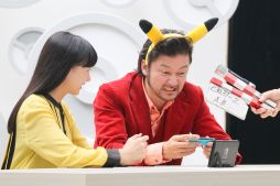 画像ギャラリー No.015のサムネイル画像 / 「ポッ拳」，浅野忠信さんがピカチュウメイクを披露するTVCMが放映開始