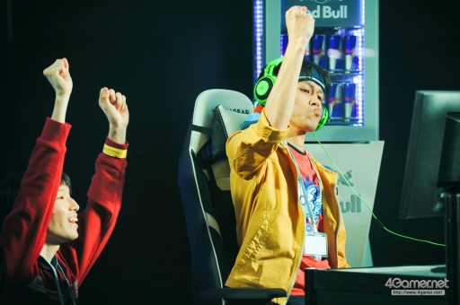 画像ギャラリー No.002のサムネイル画像 / ［EVO Japan］「ポッ拳 POKKÉN TOURNAMENT DX」2on2を制したのはMikukey選手＆クロスいがらし選手