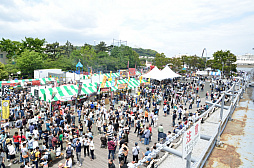 画像ギャラリー No.003のサムネイル画像 / いざ！ 横須賀鎮守府へ。「WoWS×アズレン」コラボイベント「三笠大先輩の横須賀散策」スタンプラリーをレポート