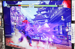 画像ギャラリー No.014のサムネイル画像 / 「ストリートファイターV アーケードエディション」の発売記念イベントが開催。ときどさんとマゴさんが，本気の戦いを繰り広げた