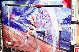 画像ギャラリー No.015のサムネイル画像 / 「ストリートファイターV アーケードエディション」の発売記念イベントが開催。ときどさんとマゴさんが，本気の戦いを繰り広げた