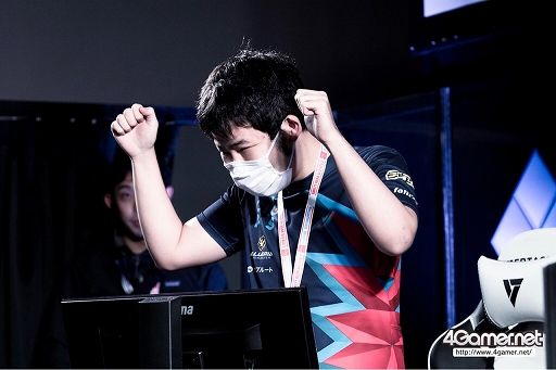 画像ギャラリー No.158のサムネイル画像 / ［EVO Japan］「BBCF」「KOF XIV」の優勝者が決定した2日目Twitterまとめ。「ストV AE」など4タイトルで最終日進出者が決定