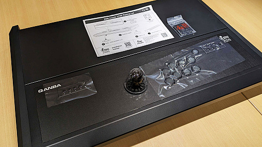 画像ギャラリー No.010のサムネイル画像 / アケコン内蔵デスク「QANBA 2009 Arcade」をレビュー。高級アケコン約2台分のお値段でコレというのは，なかなかシビれるアイテムだ