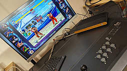 画像ギャラリー No.027のサムネイル画像 / アケコン内蔵デスク「QANBA 2009 Arcade」をレビュー。高級アケコン約2台分のお値段でコレというのは，なかなかシビれるアイテムだ